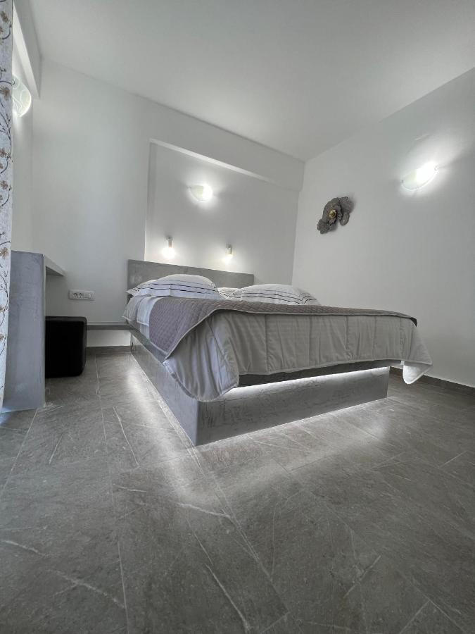 Petit Homme By Andreas Apartment Perissa  Exterior photo