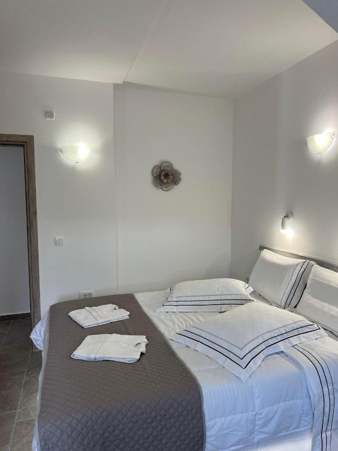 Petit Homme By Andreas Apartment Perissa  Exterior photo