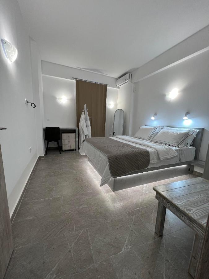 Petit Homme By Andreas Apartment Perissa  Exterior photo