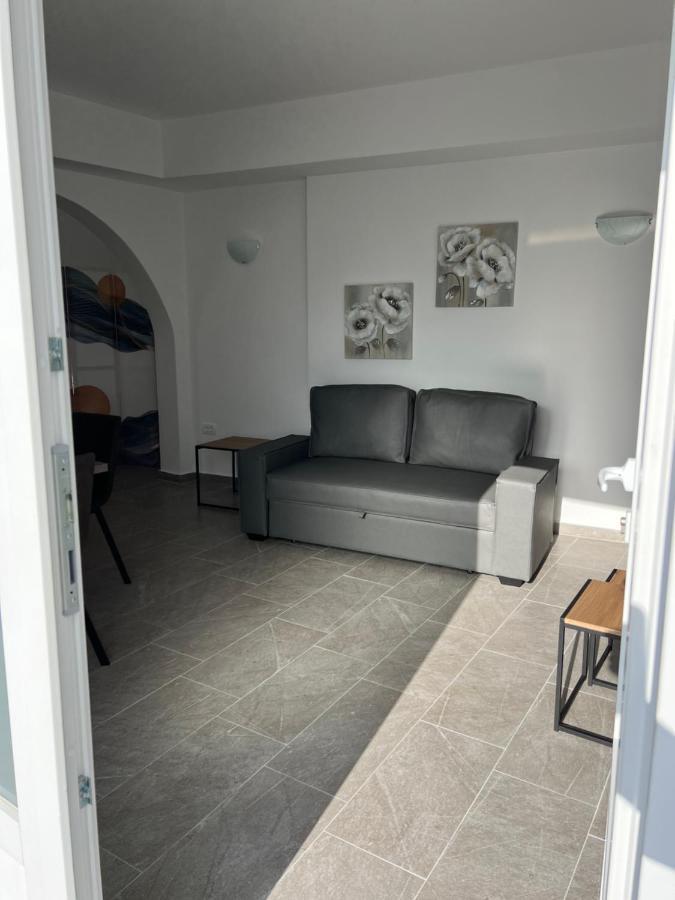 Petit Homme By Andreas Apartment Perissa  Exterior photo